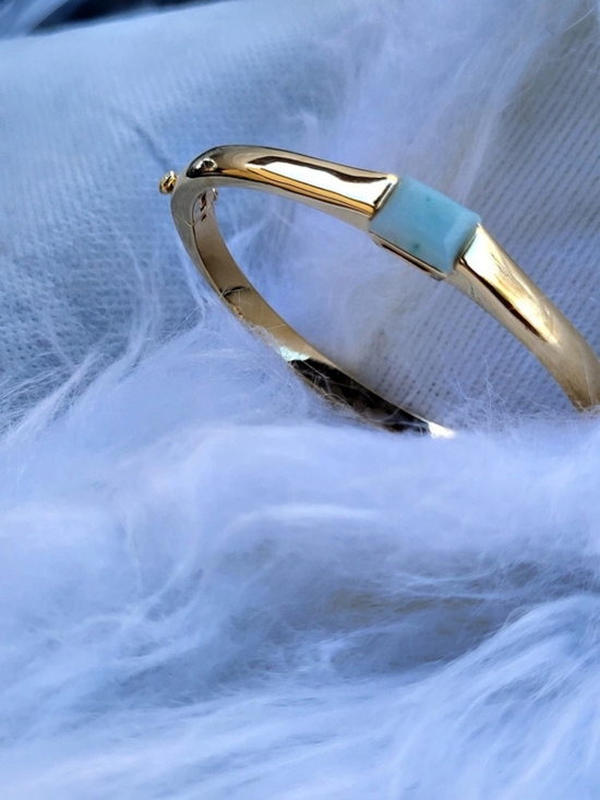 not brand Jewelry - Gold-Tone Green Accent Bangle Like New. #Umb02